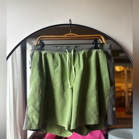 LULULEMON | men’s Namaste at the beach swim shorts | size large - Picture 3 of 5